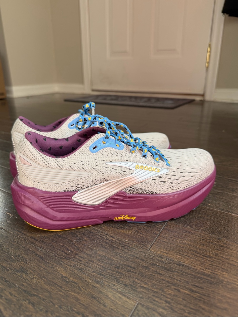 runDisney x Brooks Ghost Max 3 — 2025 Wine & Dine Half Marathon — 7.5 Medium - Picture 4 of 9